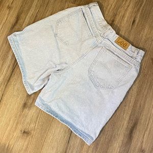 Vintage light wash Lee’s high waisted denim short